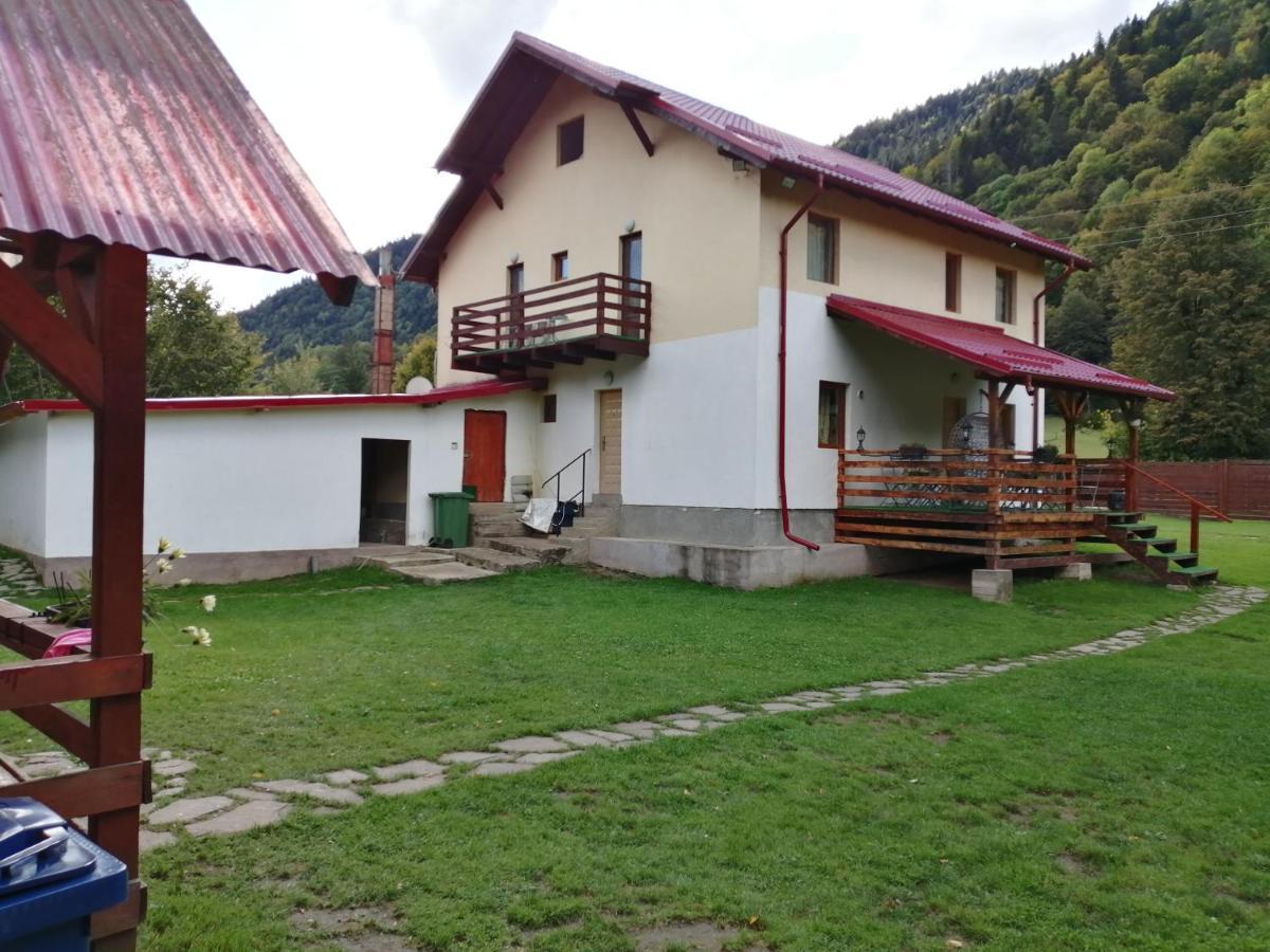 Vila Carmen Cazaci Luaran gambar