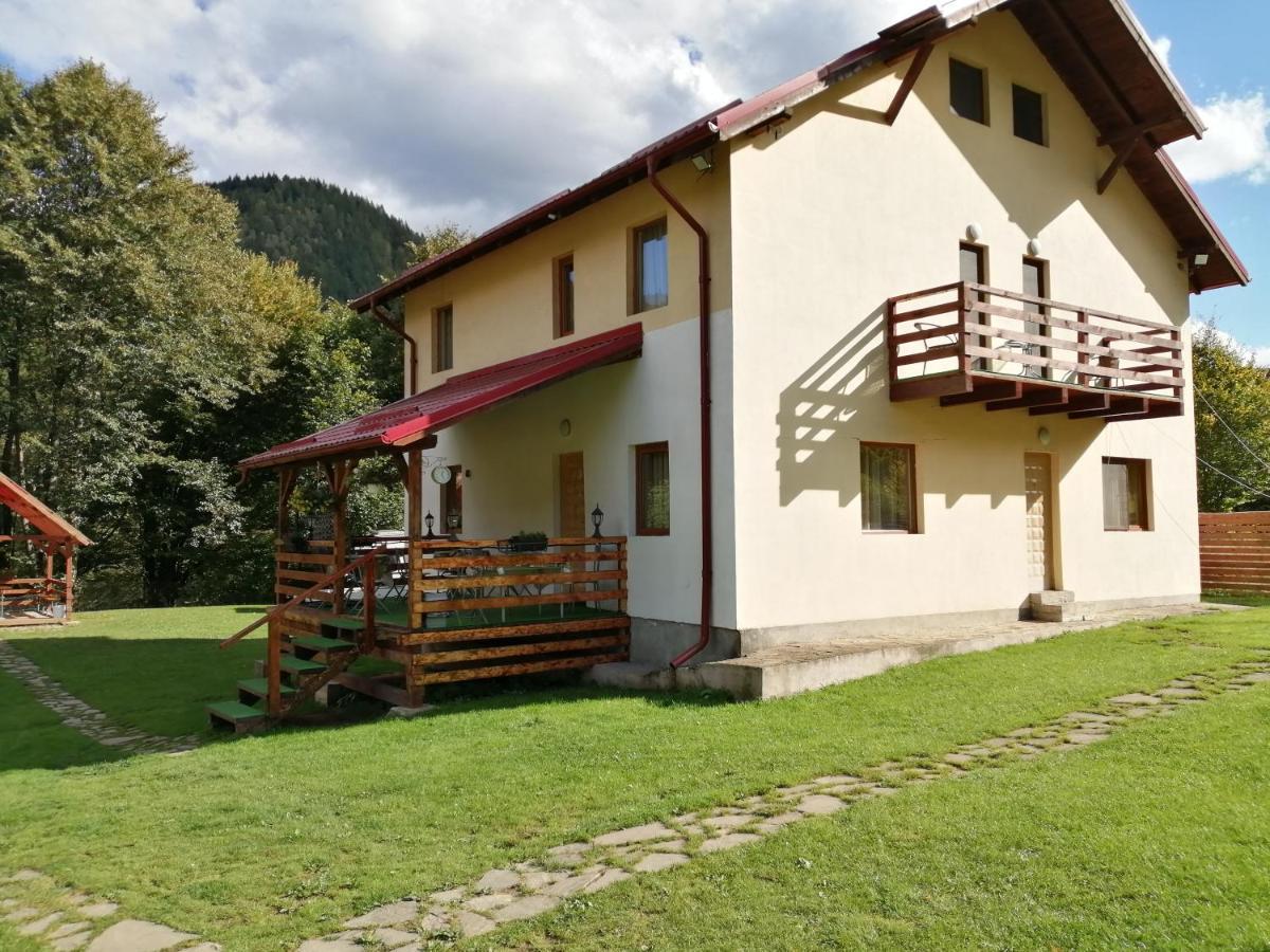 Vila Carmen Cazaci Luaran gambar