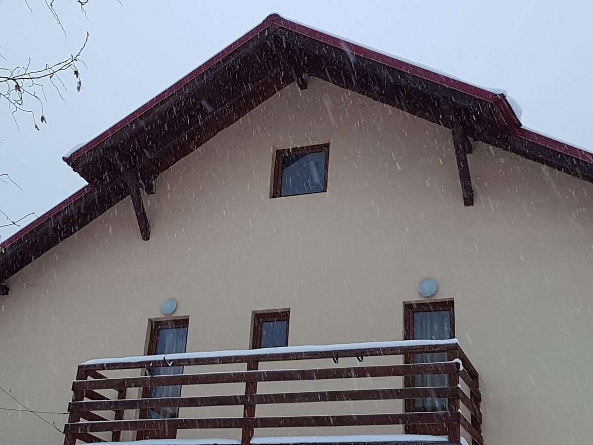 Vila Carmen Cazaci Luaran gambar