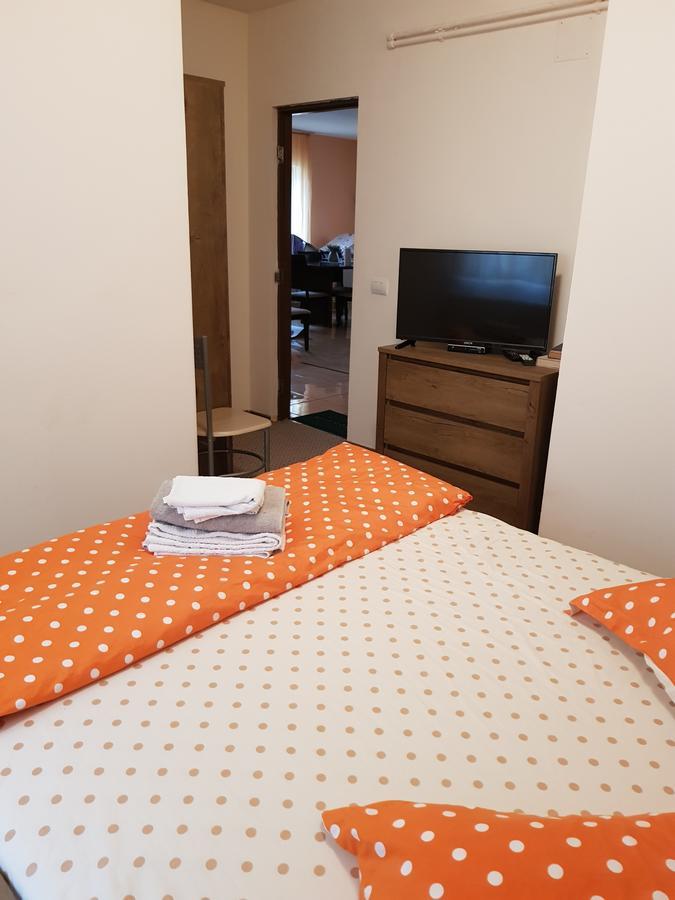 Vila Carmen Cazaci Luaran gambar